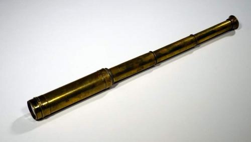 An extendable brass telescope.