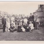 Une photographie en noir et blanc de Byron Cooper Sisler et Mildred Ramsden le jour de leur mariage.